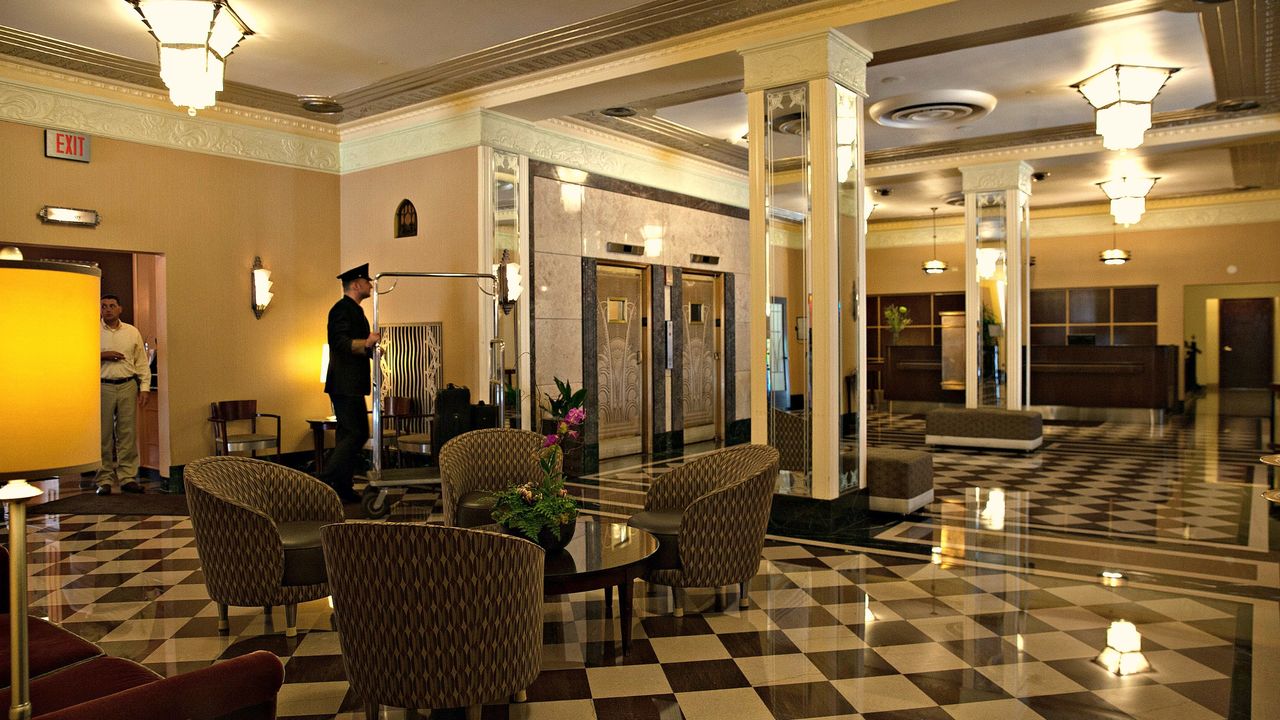 Ambassador Hotel Milwaukee Lobby